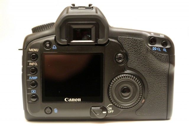 Продам фотоаппарат Canon 5d (первый пятак)