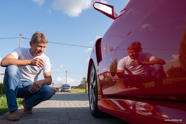 «Не удалось накопить на Ferrari, потому построил ее сам». Красная «Изольда» из белорусской провинции