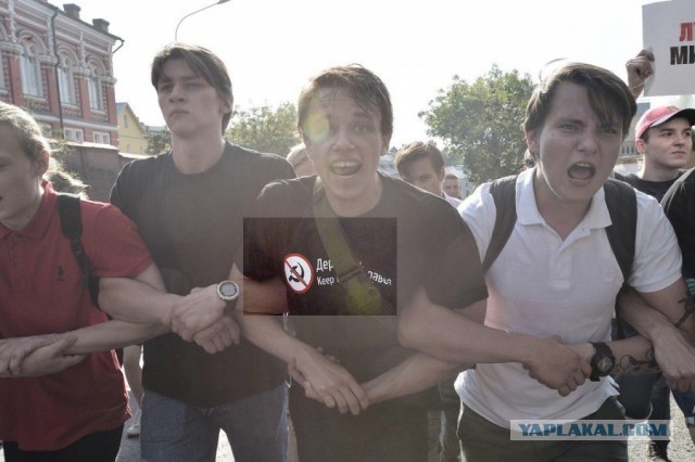 "Власть прошла точку невозврата. Россия скоро выздоровеет". Кафельников - о задержаниях на митинге в Москве