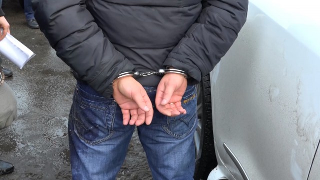 В Магнитогорске следователя полиции поймали за кражу пива и орешков из супермаркета