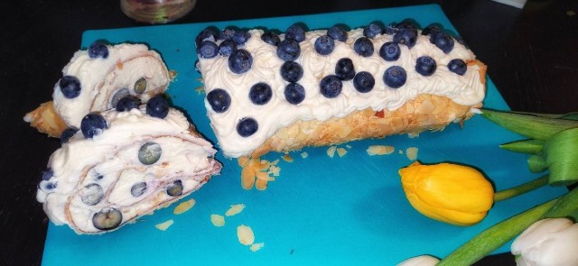 Рулет меренговый