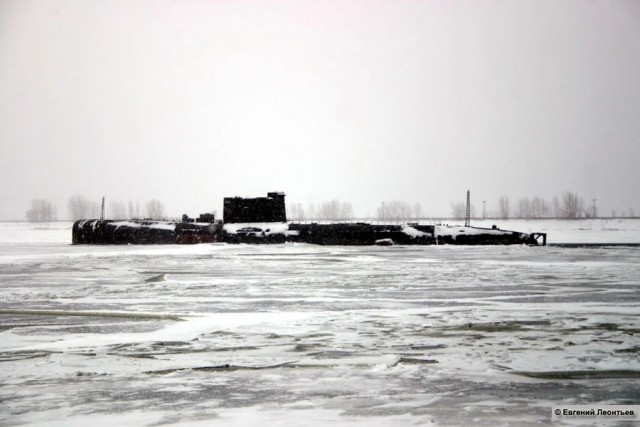 Как 2000 тонная подлодка высотой с пятиэтажку оказалась в Тольятти?