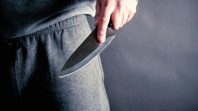 В Москве второклассник заступился за мать и пырнул ее обидчика ножом