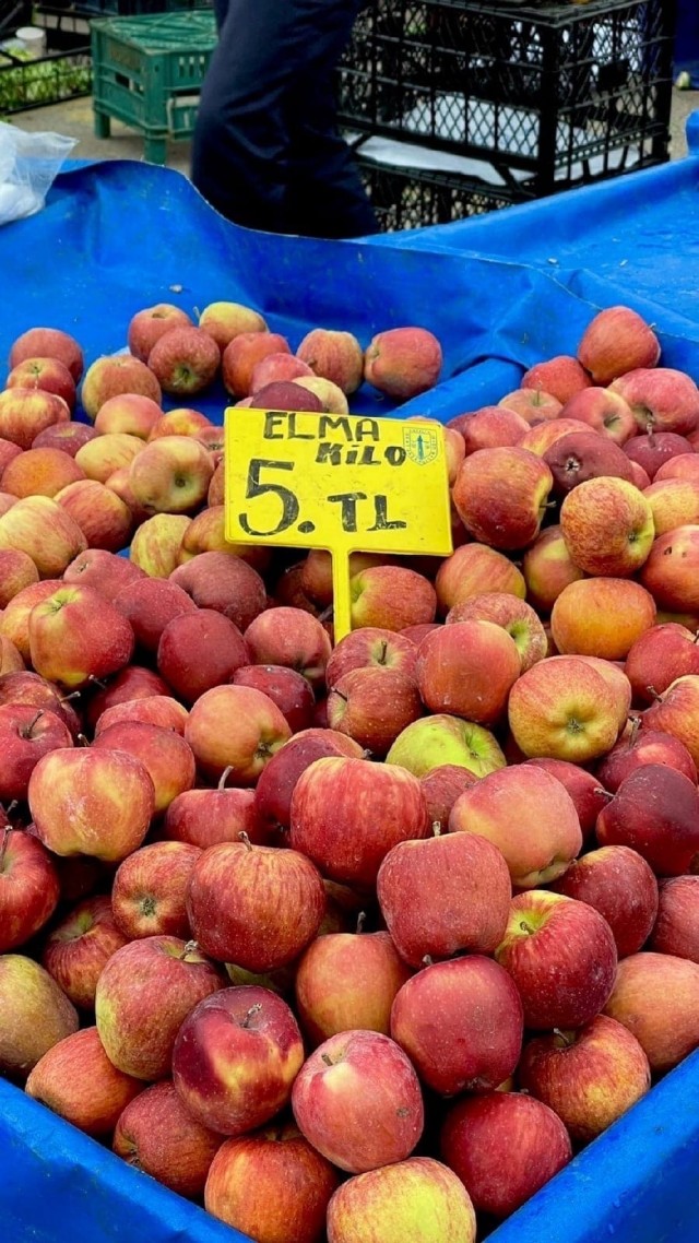 Утренние цены на фрукты и овощи на рынке Анталии