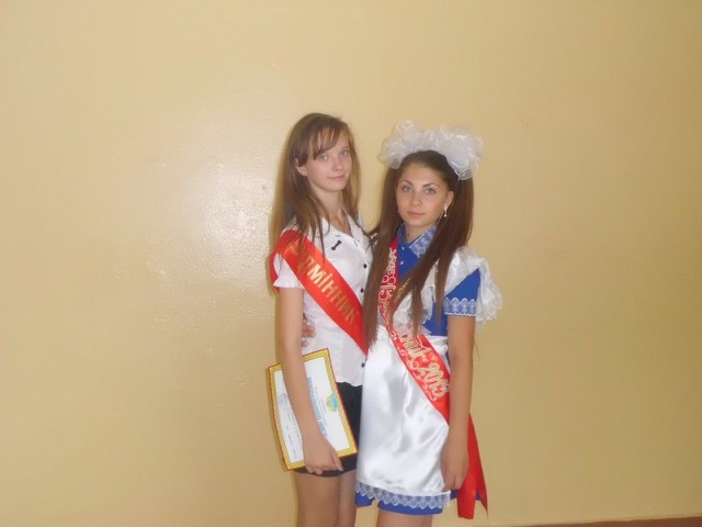Школьницы на последнем звонке 2013