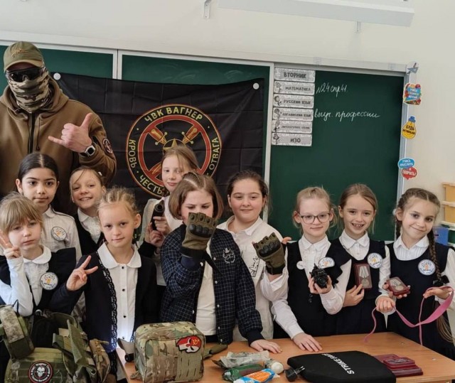 Как относитесь к таким урокам «музыки»?