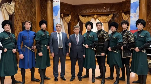 Артисты дагестанского ансамбля «Лезгинка» находятся в Иране