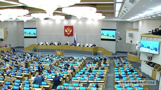 Видео с танцами в бикини перед 9-летним мальчиком вызвало скандал в соцсетях