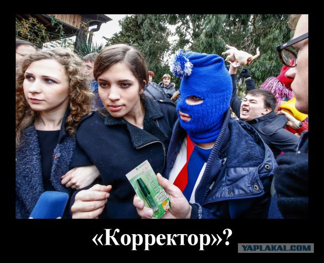 Толоконникову и Алехину облили зеленкой )))