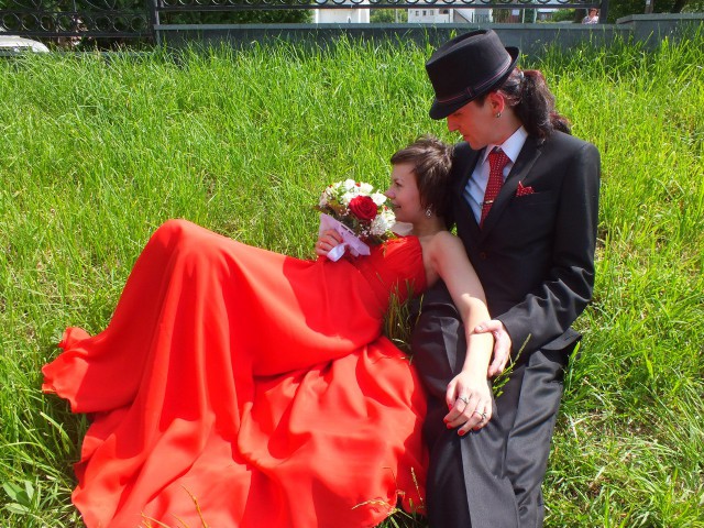 Руки вверх и мигом в платье