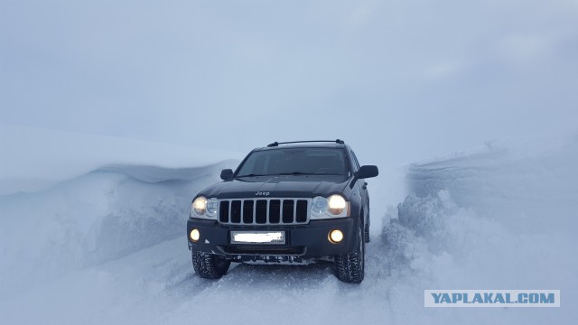 Старый Grand Cherokee, на тестовой трассе "Jeep Territory"