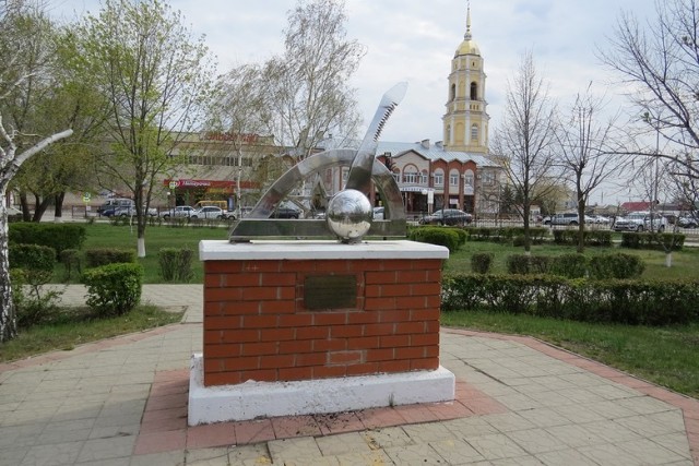 Памятник проститутке на трассе под Белгородом после того, как на него обратили внимание, не простоял и одного дня