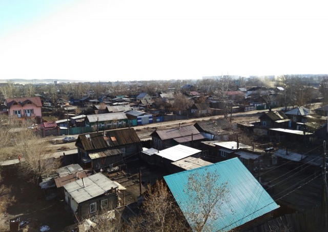 В Тыве толпа агрессивных школьниц избила девушку за отказ вставать с понравившегося им места в кафе