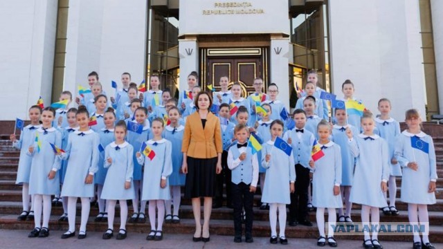 Лукашенко поздравил «братский украинский народ» с днём независимости страны и пожелал чтобы на украинской земле воцарился мир