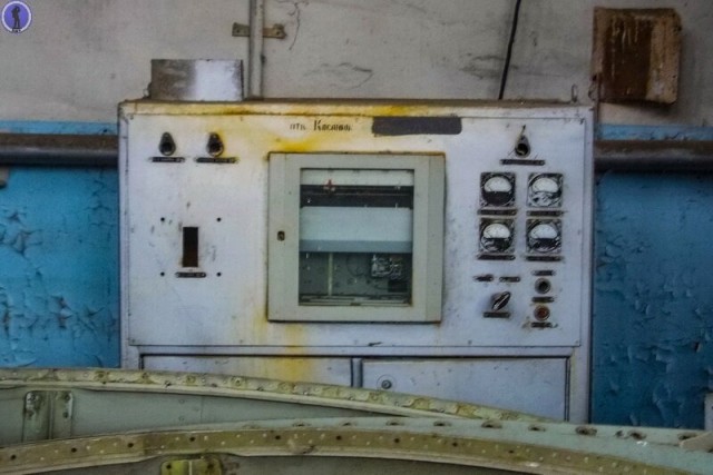 Заброшенный дальний ракетоносец Ту-22М3, забытый в бывшем ремонтном цехе