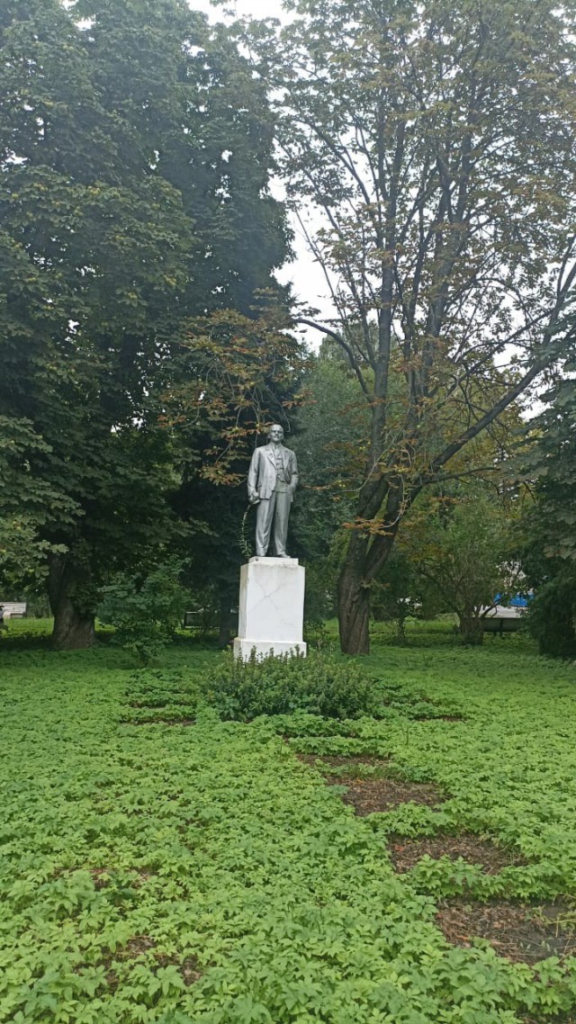 Гигантская голова Ленина