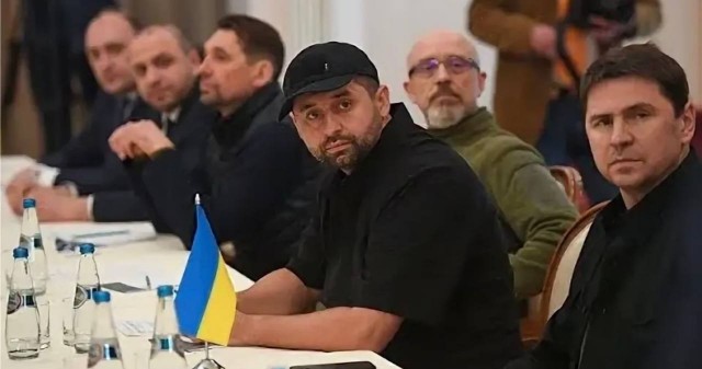 Российская делегация прибыла в Стамбул для переговоров с Украиной