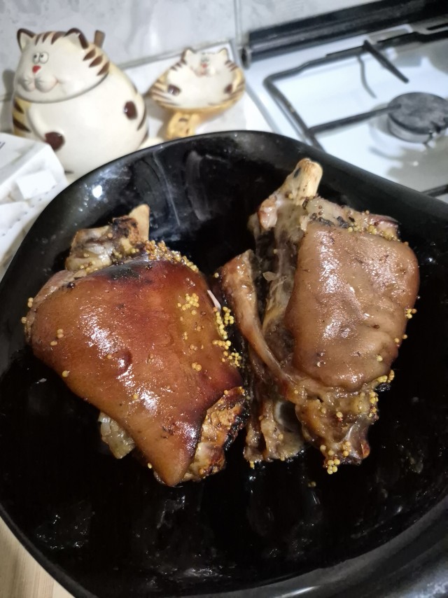 Рулька классическая с капустой