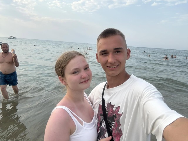 «Уберите, пожалуйста, мужика сзади»