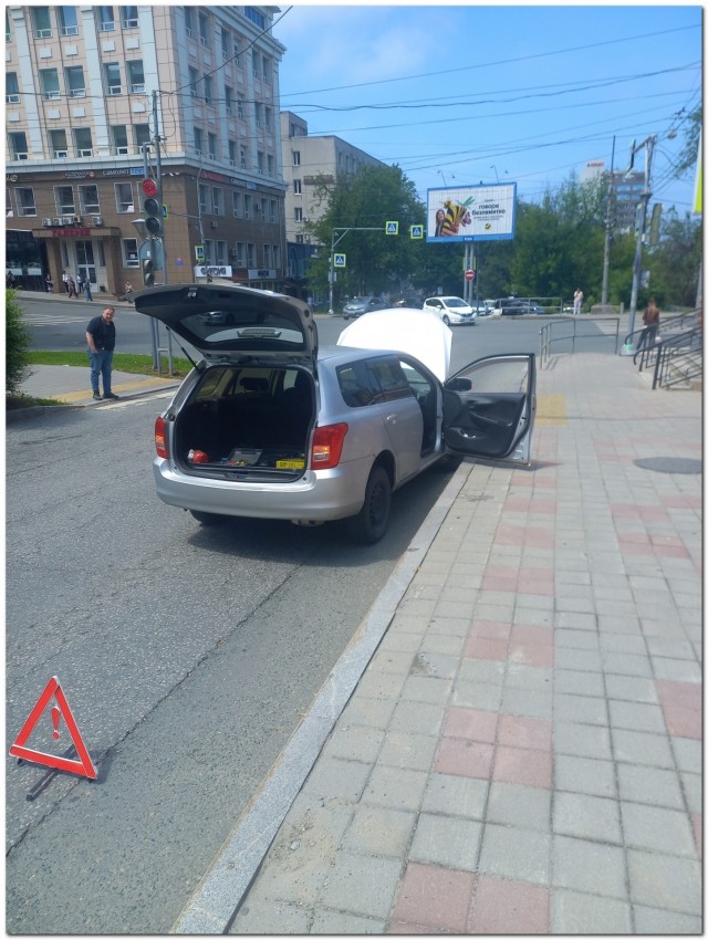 Раскорячился...⁠⁠