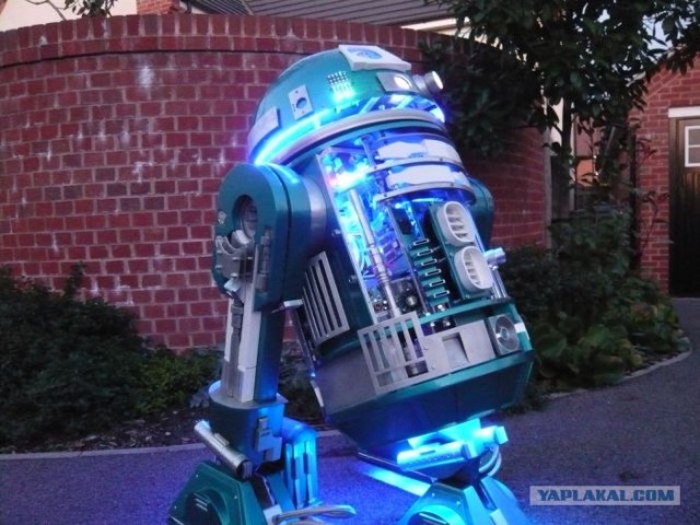 Системный блок в виде робота "R2-D2"
