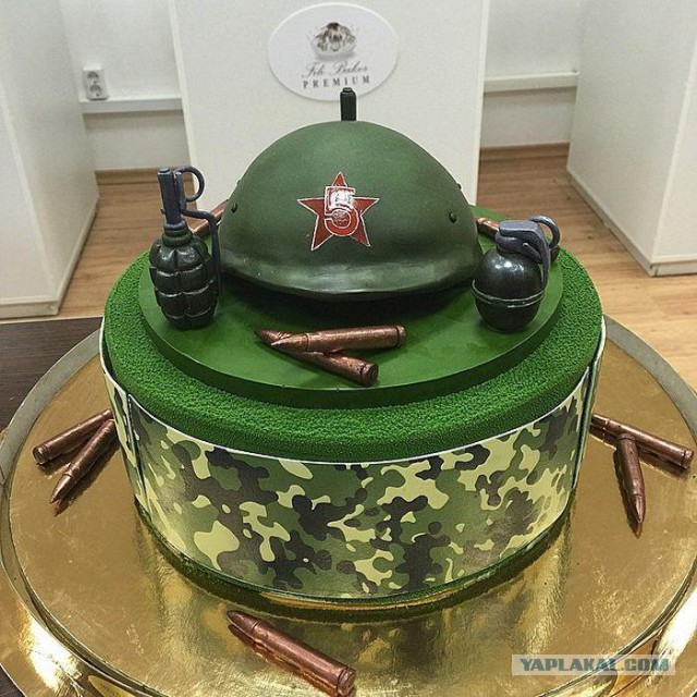 24-летняя кондитер-самоучка делает торты в виде фастфуда