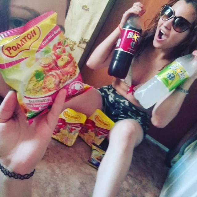 Давай я тебя ещё вот в этой позе сфоткаю