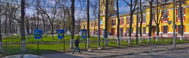 Повис на заборе