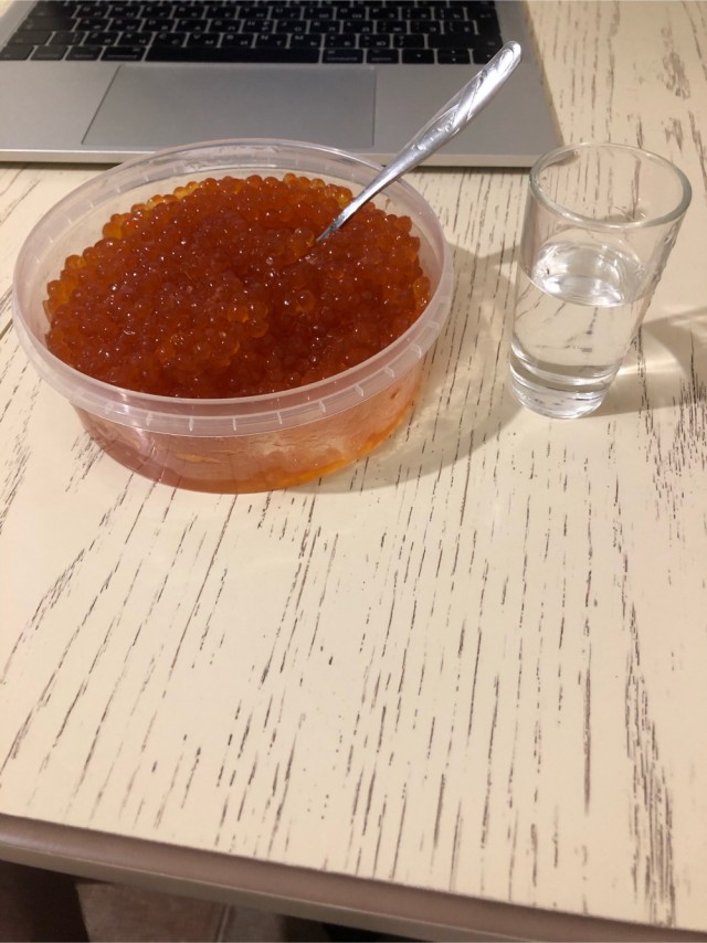 Чем лучше всего закусывать водку и как ее пить