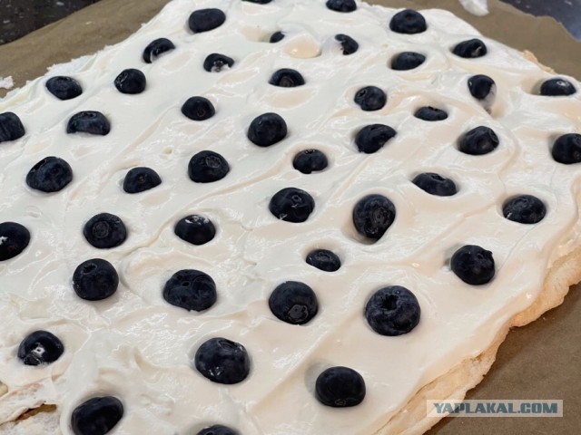 Рулет меренговый