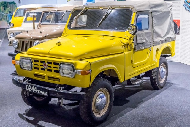 "Москвичи"- внедорожники - блеск немногочисленных "галош"