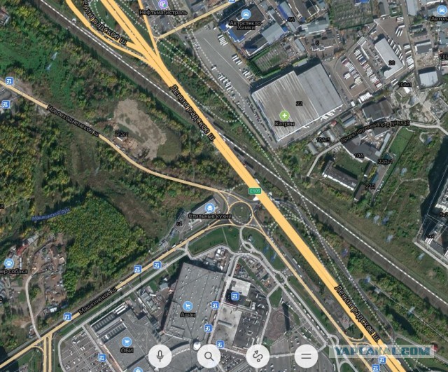 Утро пятницы на Ленинградском шоссе началось с пожара в ТЦ «Мега Химки»