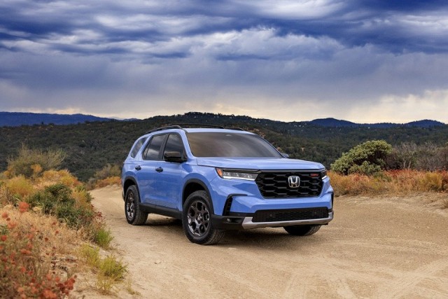 В США началось производство совершенно нового внедорожника Honda Pilot. За самый крупный кроссовер компании просят $39 150