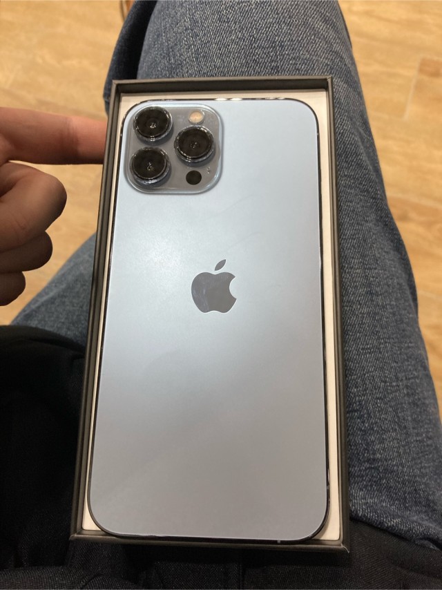 Годный троллинг Apple от Samsung