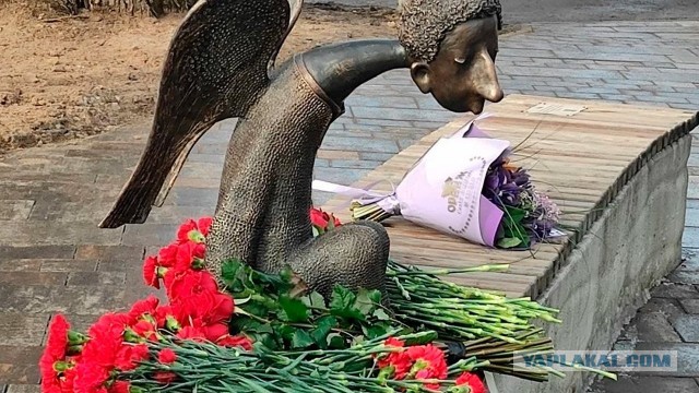 «Стальной парень со стальным характером». В Пермском крае установили памятник лыжнику, которого местные посчитали мужем Алёнки