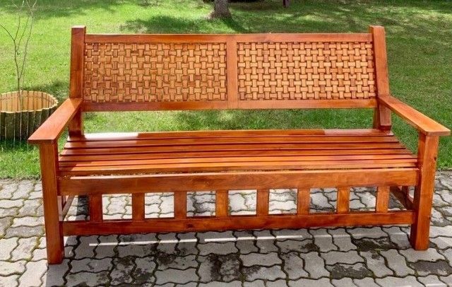 Подставка под телефон из эпоксидной смолы и спилов