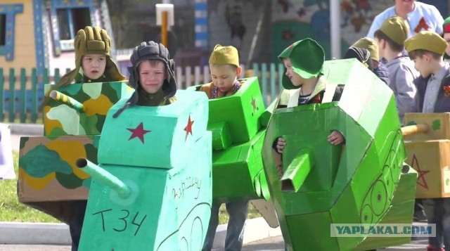 Депутаты готовят проект поправок в Административный кодекс. За выгул детей на четвереньках штраф составит от 1000 до 5000 рублей