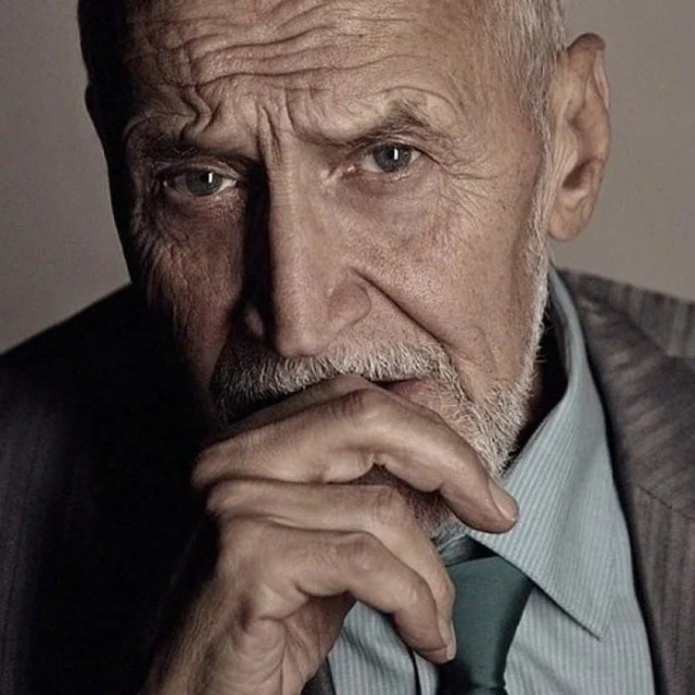 «Ещё раз палец покажешь свой, сломаю!»