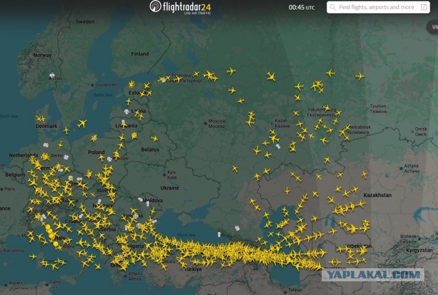 Над Москвою в небе тихо.