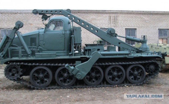 Под Новосибирском в грязи застрял танк