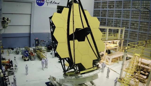 SpaceX запускает космический корабль Сrew Dragon