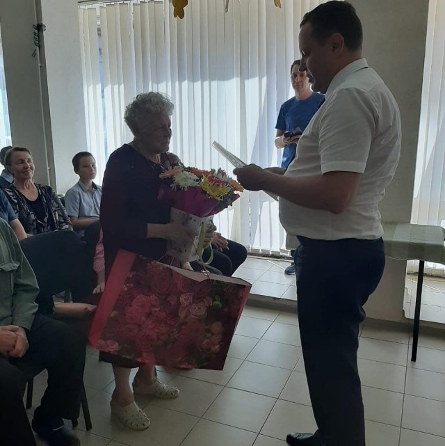 В Сочи депутат подарил 90-летнему пенсионеру телевизор. Но смотреть потребовал только канал «Россия»