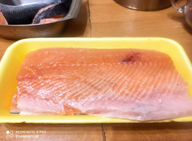 Арктический голец полу-горячего копчения.