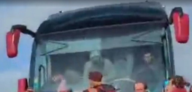 "Стой, зачем ты нас давишь"