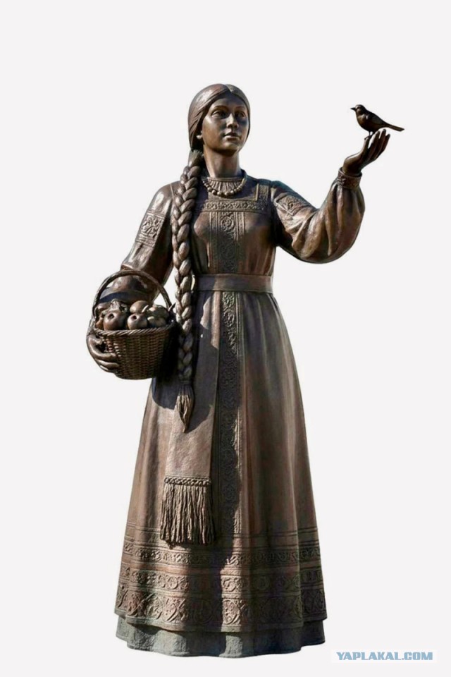 Хинштейн забраковал варианты памятника куряночке и объявил голосование