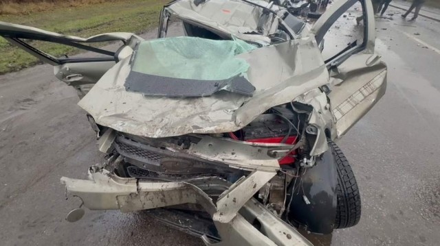 Крупная авария с опрокидыванием грузового автомобиля парализовала движение на Южном объезде Курска.