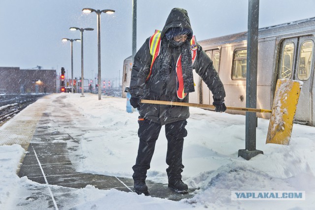 Снегоуборочная техника Нью-йоркского метро.