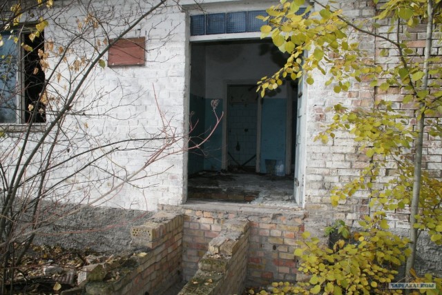 Заброшенная танковая база.