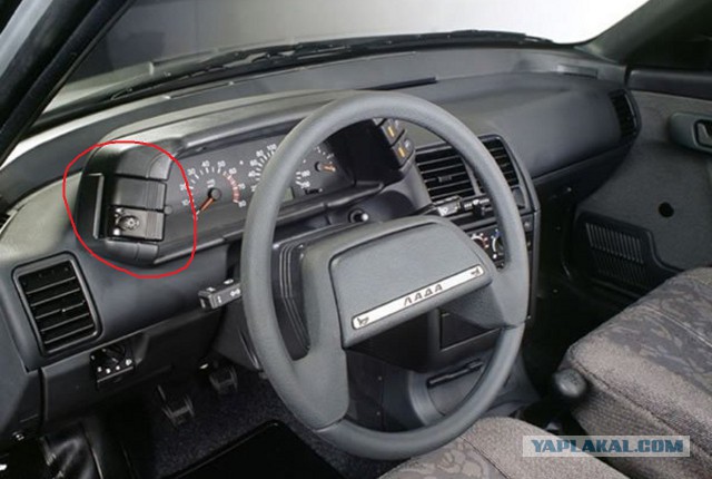 Автомобиль сбил девушку с двумя собаками на проспекте Маршала Жукова в Санкт-Петербурге