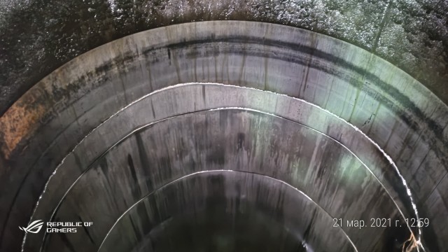 Рутинная замена поршня на судовом главном двигателе мощностью 58100 кВт